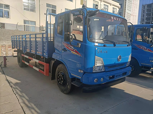 教練車發(fā)動(dòng)機(jī)加多少機(jī)油最合適？
